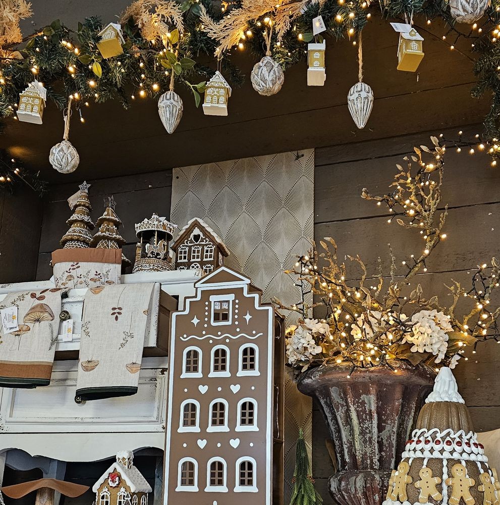 Závěsná vánoční ozdoba perníková chaloupka Gingerbread House - 6*4*7 cm Clayre & Eef Závěsná vánoční ozdoba perníková chaloupka Gingerbread House - 6*4*7 cm Clayre & Eef