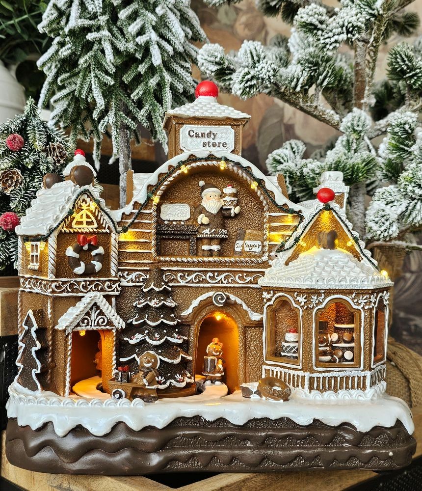 Hnědá svítící a hrající perníková chaloupka Gingerbread House - 33*17*30 cm Clayre & Eef Hnědá svítící a hrající perníková chaloupka Gingerbread House - 33*17*30 cm Clayre & Eef