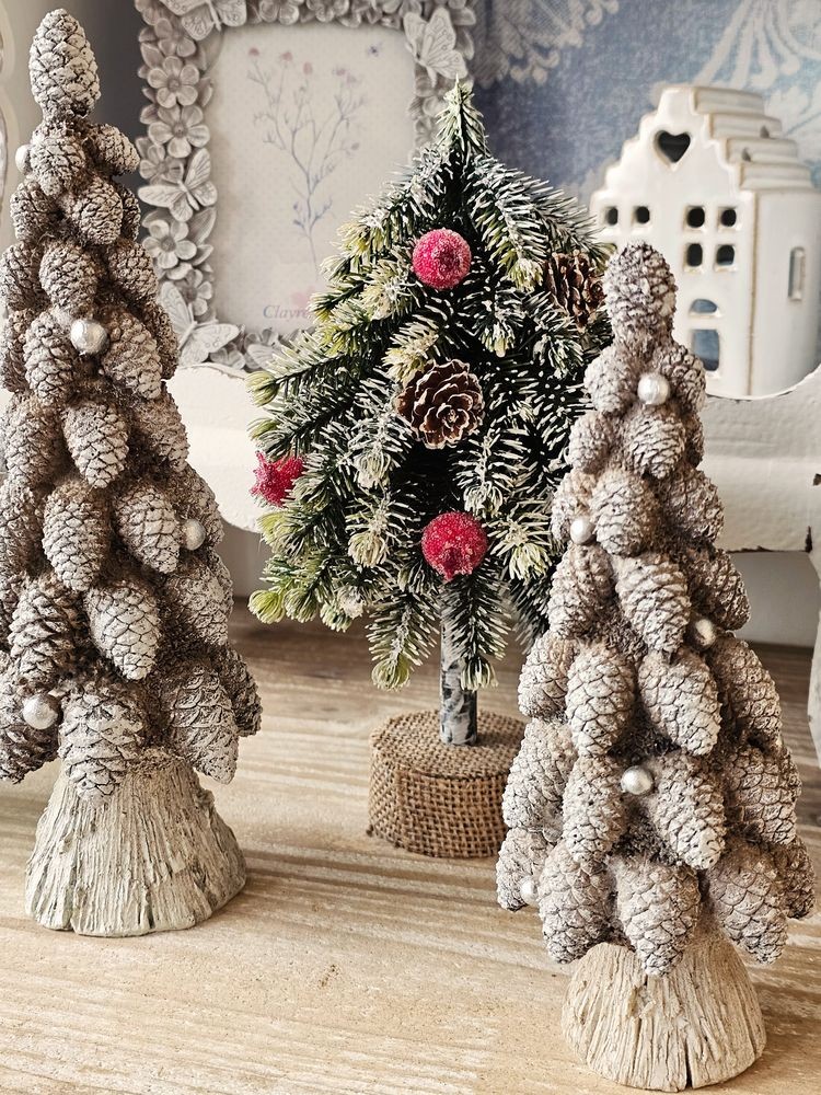 Vánoční dekorace jehličnatý stromek se šiškami - 12*12*24 cm Clayre & Eef Vánoční dekorace jehličnatý stromek se šiškami - 12*12*24 cm Clayre & Eef