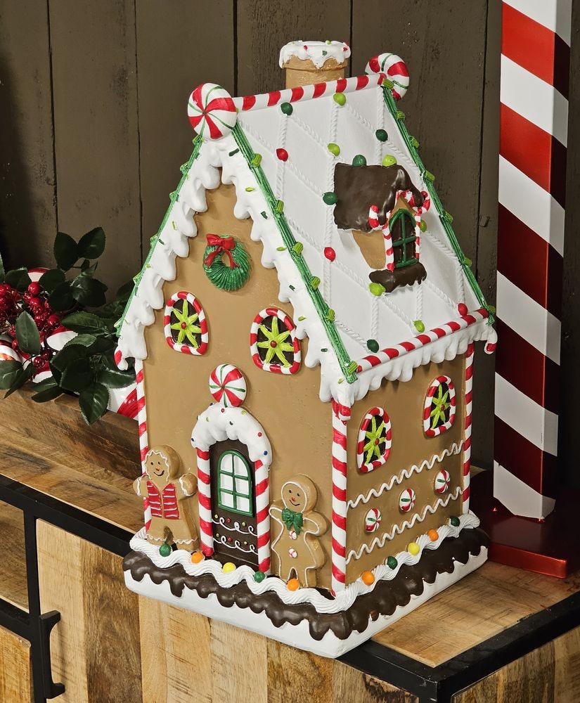 Hnědá zdobená perníková chaloupka Gingerbread House - 28*28*51 cm Clayre & Eef Hnědá zdobená perníková chaloupka Gingerbread House - 28*28*51 cm Clayre & Eef