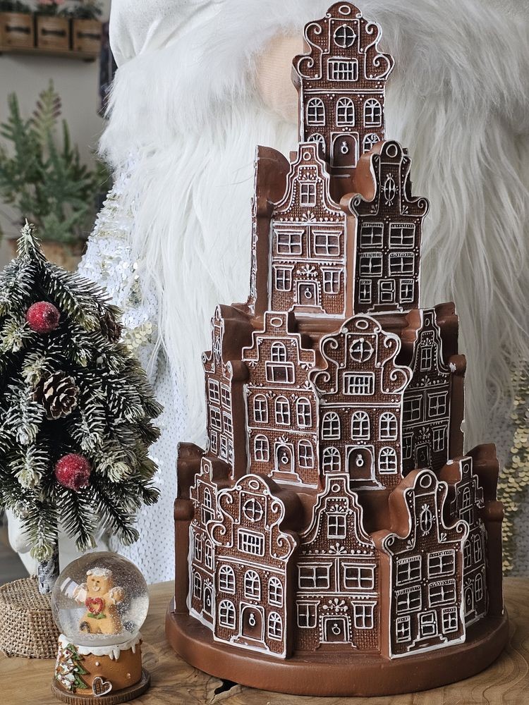 Svítící perníková věž z chaloupek Gingerbread House - Ø 18 * 33 cm/ 3*AAA Clayre & Eef Svítící perníková věž z chaloupek Gingerbread House - Ø 18 * 33 cm/ 3*AAA Clayre & Eef