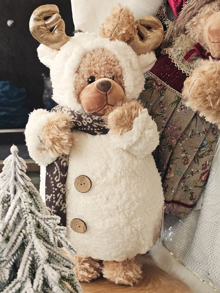 Vánoční dekorace stojící plyšový medvěd v oblečku Teddy Bear - 22*16*40 cm Clayre & Eef Vánoční dekorace stojící plyšový medvěd v oblečku Teddy Bear - 22*16*40 cm Clayre & Eef