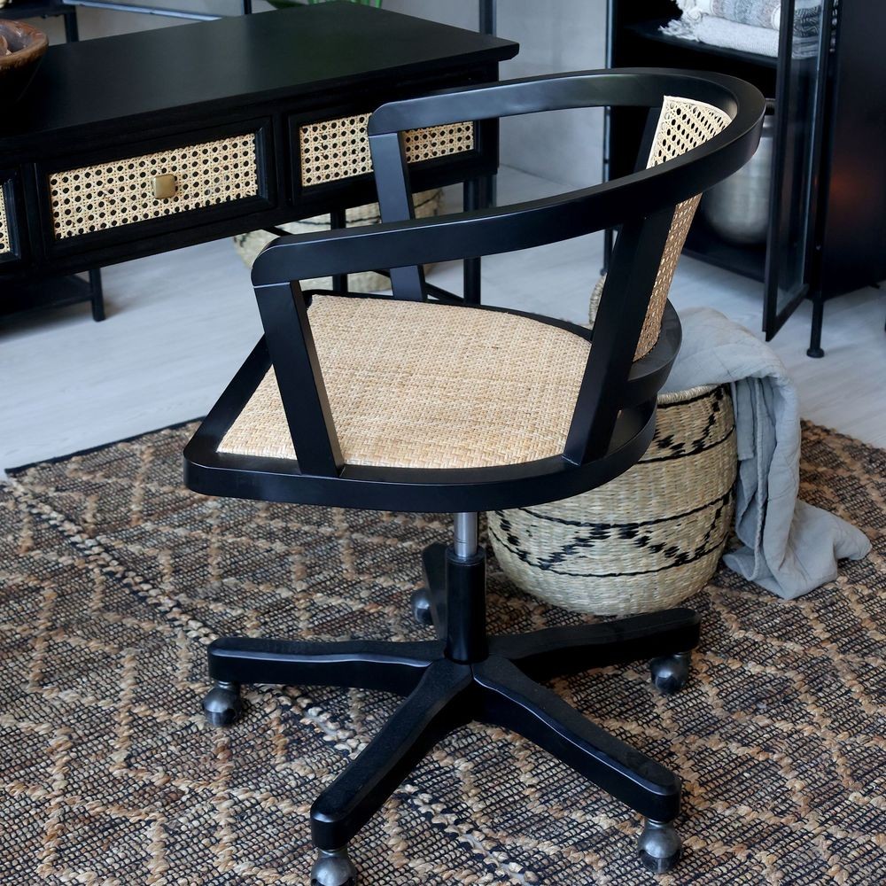 Černá dřevěná židle s výpletem a opěrkami na kolečkách Old French chair - 60*60*80 cm Chic Antique Černá dřevěná židle s výpletem a opěrkami na kolečkách Old French chair - 60*60*80 cm Chic Antique