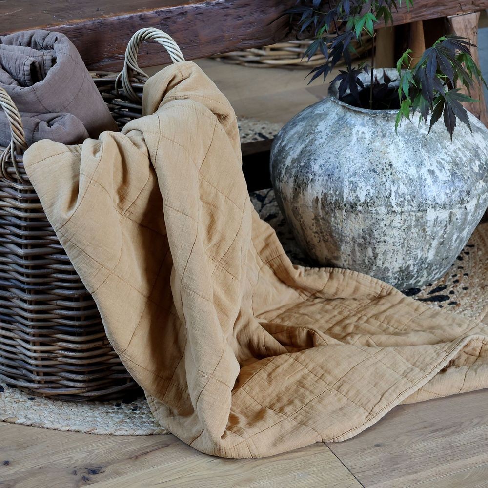 Medový přehoz s opraným vzhledem Aix Vintage Quilt - 130*180 cm Chic Antique Medový přehoz s opraným vzhledem Aix Vintage Quilt - 130*180 cm Chic Antique