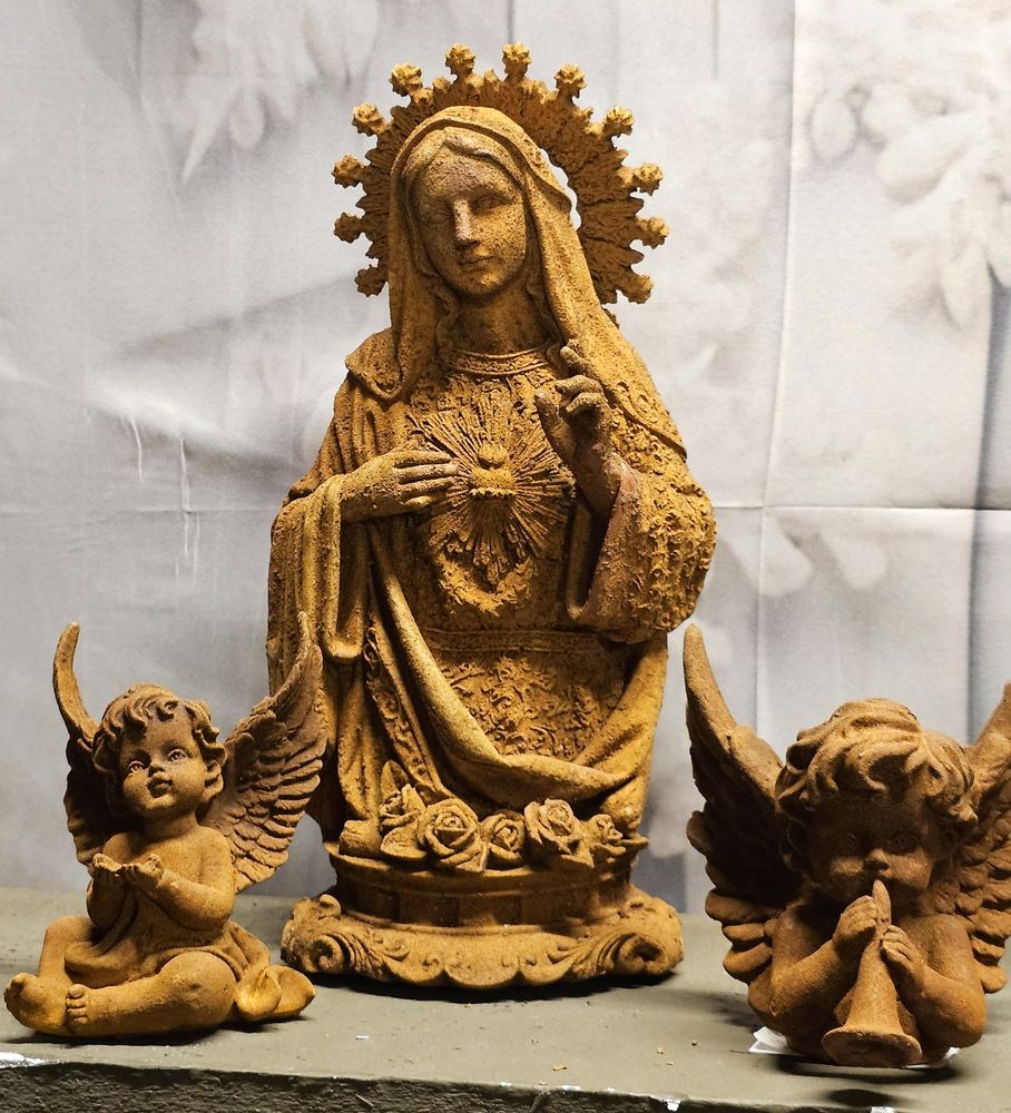 Dekorativní rezavá figurka anděl s trubkou - 11*11*12 cm Clayre & Eef Dekorativní rezavá figurka anděl s trubkou - 11*11*12 cm Clayre & Eef