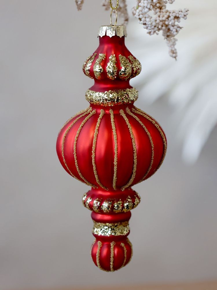 Červená skleněná vánoční ozdoba se zlatými detaily Chic - 6*15 cm Chic Antique Červená skleněná vánoční ozdoba se zlatými detaily Chic - 6*15 cm Chic Antique