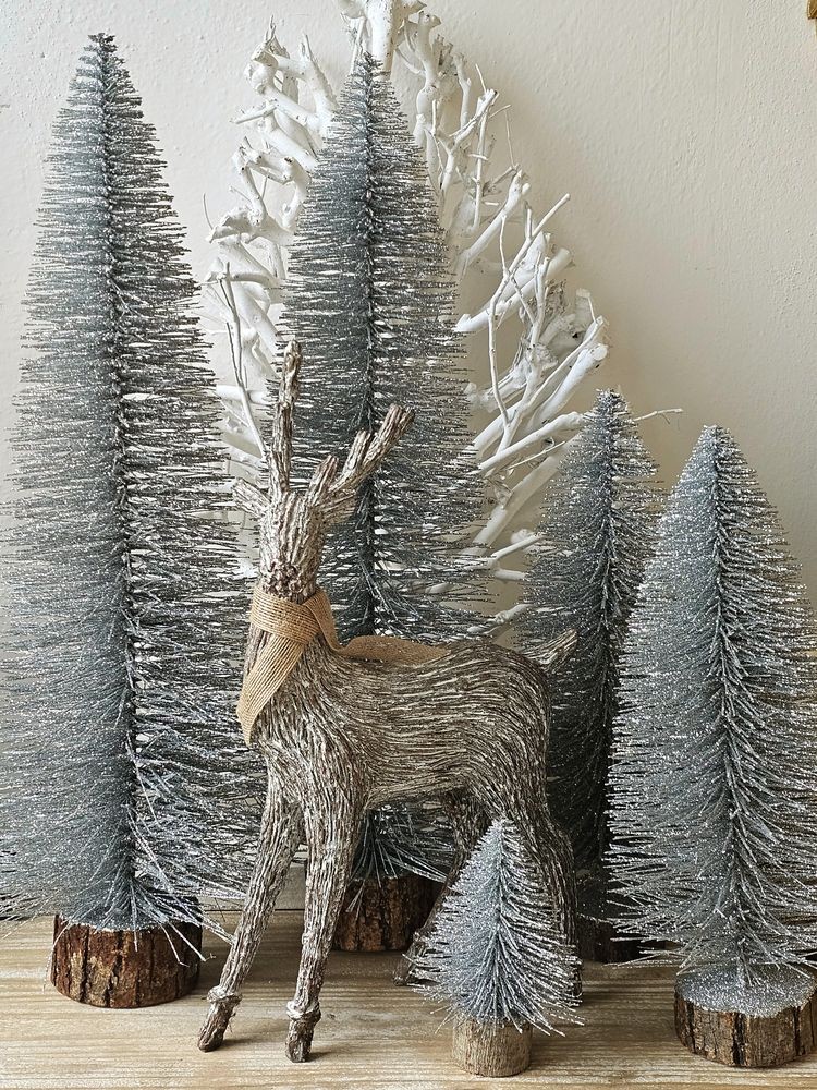 Malý stříbrný třpytivý stromeček Tree silver S - Ø 10*16 cm J-Line by Jolipa Malý stříbrný třpytivý stromeček Tree silver S - Ø 10*16 cm J-Line by Jolipa