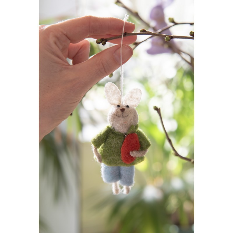 Šedý plstěný závěsný králíček s mrkvičkou Magiccal - 5*2*11 cm Clayre & Eef Šedý plstěný závěsný králíček s mrkvičkou Magiccal - 5*2*11 cm Clayre & Eef