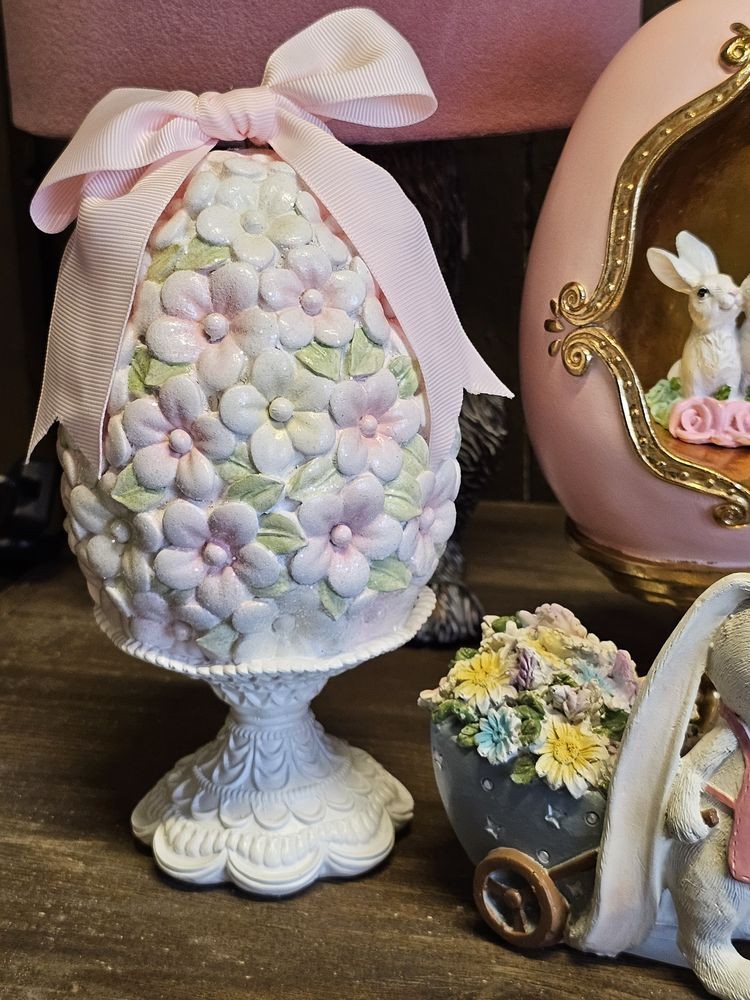 Bílo-růžová dekorace vajíčko z květů na podstavci - Ø 10*20 cm Clayre & Eef Bílo-růžová dekorace vajíčko z květů na podstavci - Ø 10*20 cm Clayre & Eef