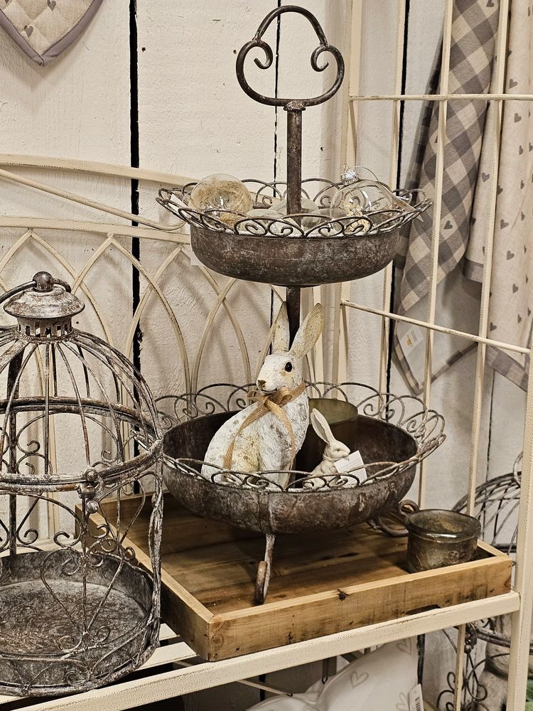 Hnědý antik kovový etažér Frenchia - Ø 37*61 cm Clayre & Eef Hnědý antik kovový etažér Frenchia - Ø 37*61 cm Clayre & Eef