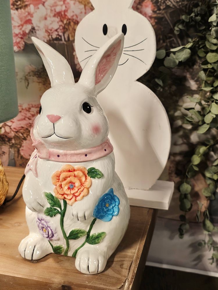 Bílá keramická úložná nádoba králík s květy - 16*15*29 cm Clayre & Eef Bílá keramická úložná nádoba králík s květy - 16*15*29 cm Clayre & Eef