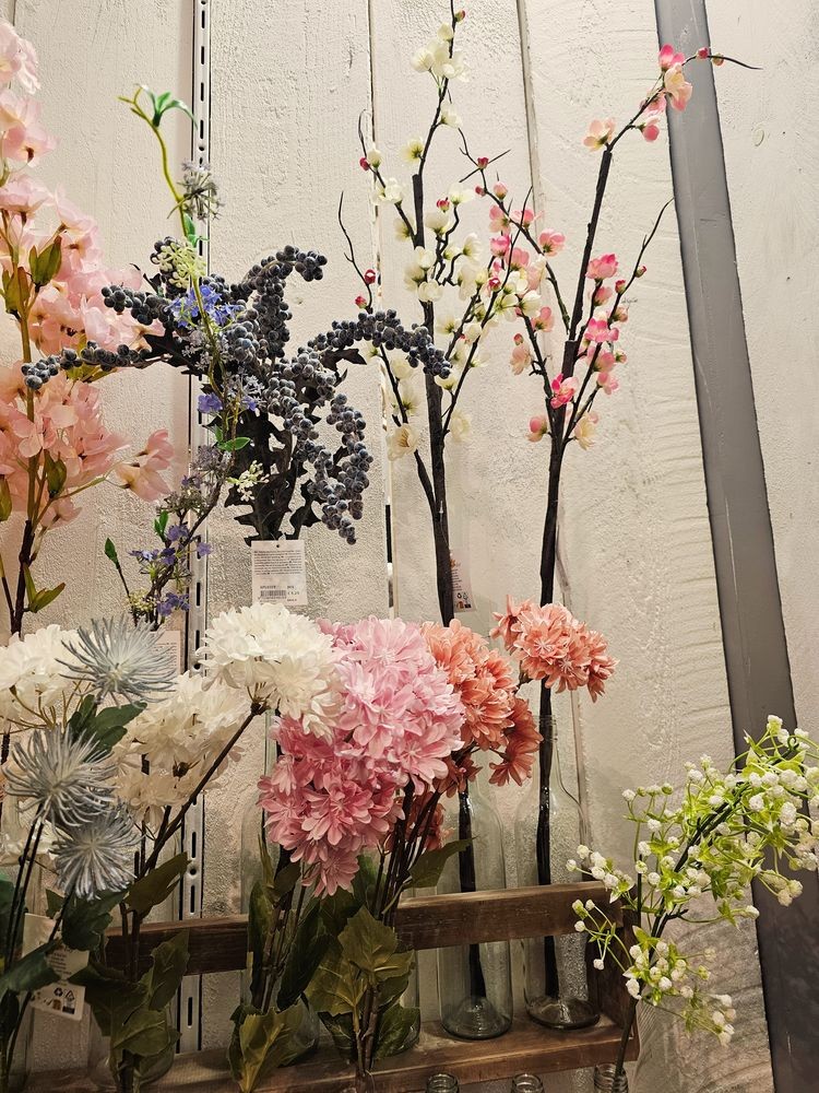 Dekorace umělá bíle kvetoucí větvička Blossom - 7*7*115 cm Clayre & Eef Dekorace umělá bíle kvetoucí větvička Blossom - 7*7*115 cm Clayre & Eef