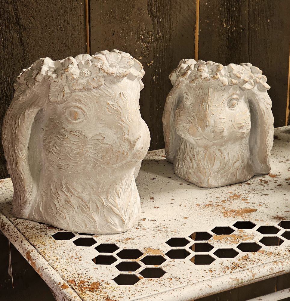 Šedý antik cementový květináč hlava králík M - 16*18*18 cm Clayre & Eef Šedý antik cementový květináč hlava králík M - 16*18*18 cm Clayre & Eef