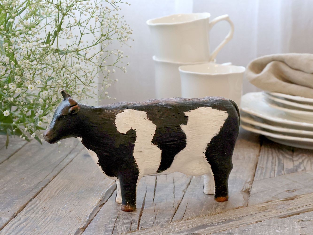 Strakatá antik dekorace kravička Farm unique - 22*5,5*13 cm Chic Antique Strakatá antik dekorace kravička Farm unique - 22*5,5*13 cm Chic Antique