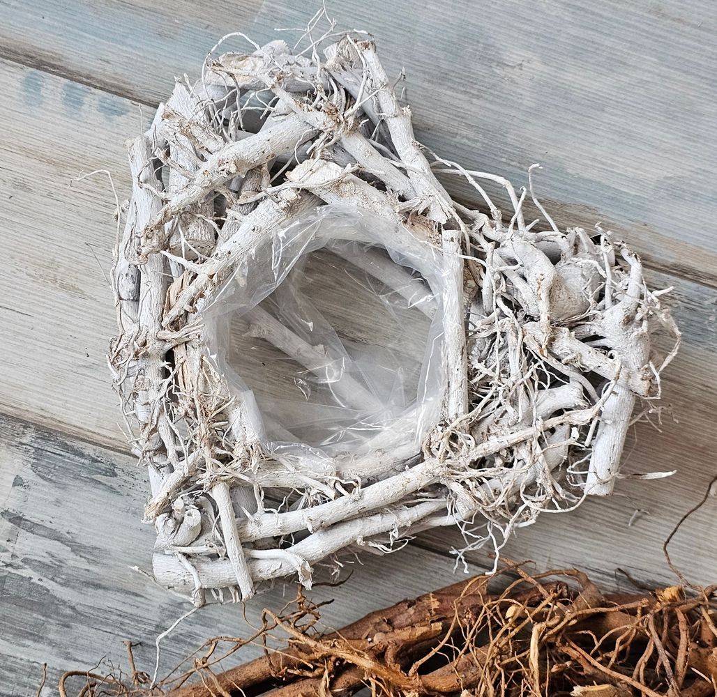 Bílý květináč srdce z kořenů Root Wood - 30*10 cm daan kromhout Bílý květináč srdce z kořenů Root Wood - 30*10 cm daan kromhout