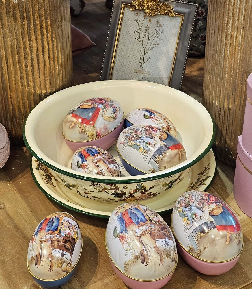 Růžová plechová dóza ve tvaru vajíčka Easter Egg - 8*13*8 cm Clayre & Eef Růžová plechová dóza ve tvaru vajíčka Easter Egg - 8*13*8 cm Clayre & Eef