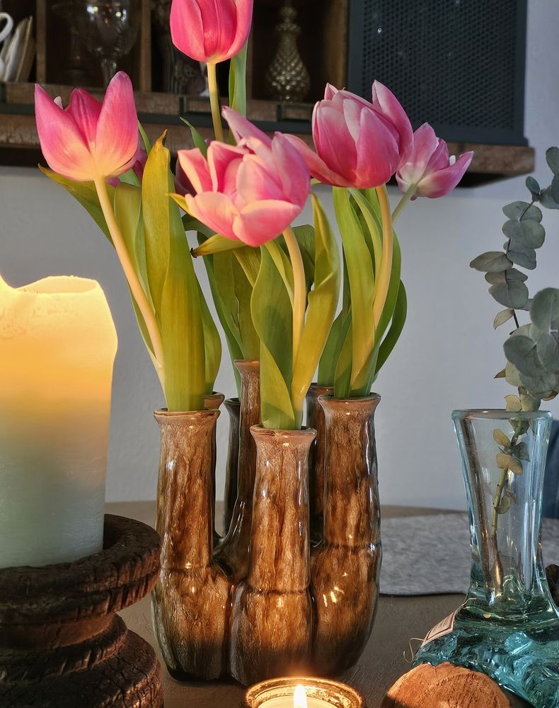 Zelená keramická váza s tubusy a aktivní glazurou Jahra Tulip - 15*13*18 cm daan kromhout Zelená keramická váza s tubusy a aktivní glazurou Jahra Tulip - 15*13*18 cm daan kromhout