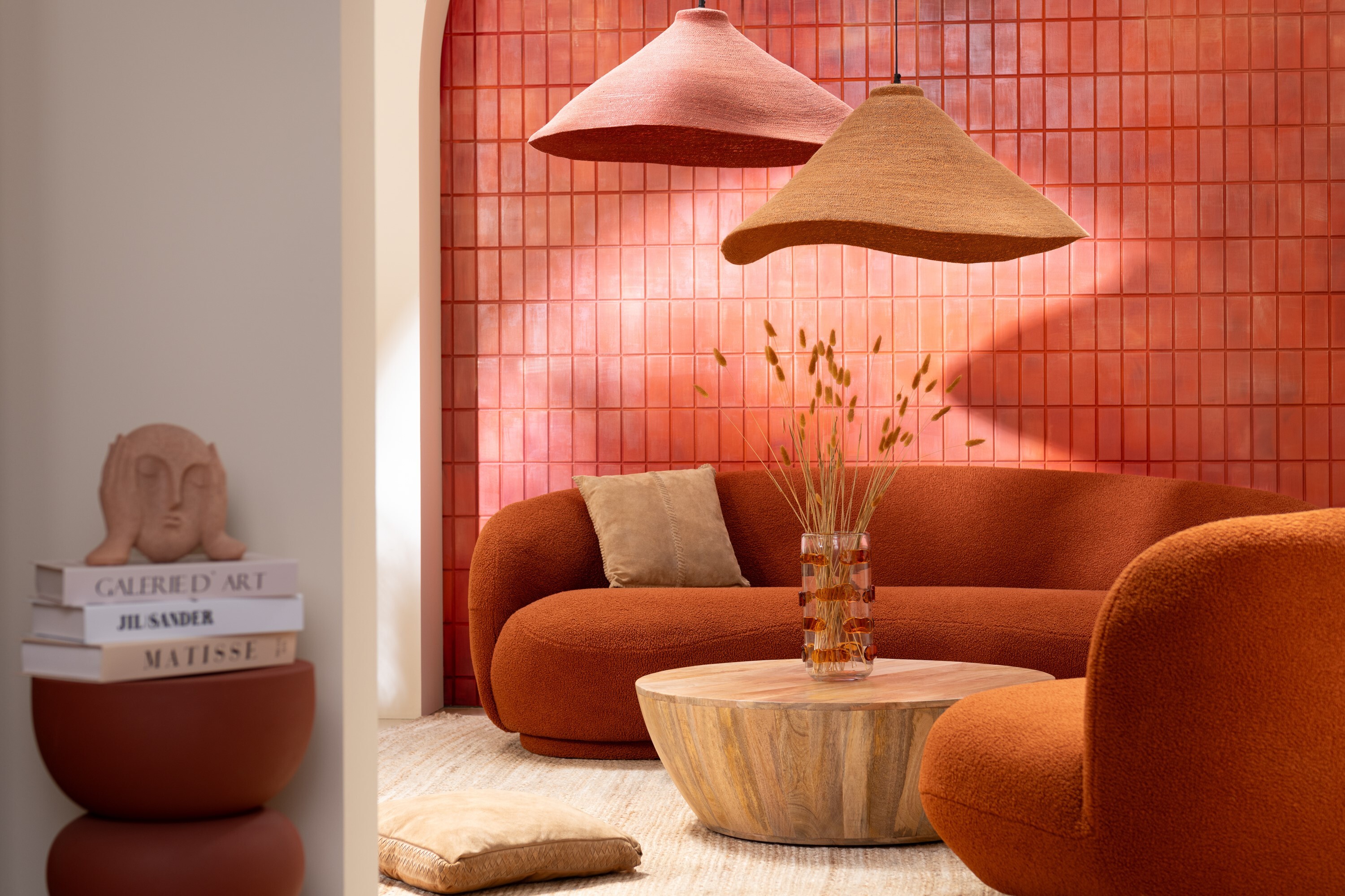 Oranžovozrzavá velká sofa Lounge Snow Poplar - 234*116*73cm J-Line by Jolipa Oranžovozrzavá velká sofa Lounge Snow Poplar - 234*116*73cm J-Line by Jolipa