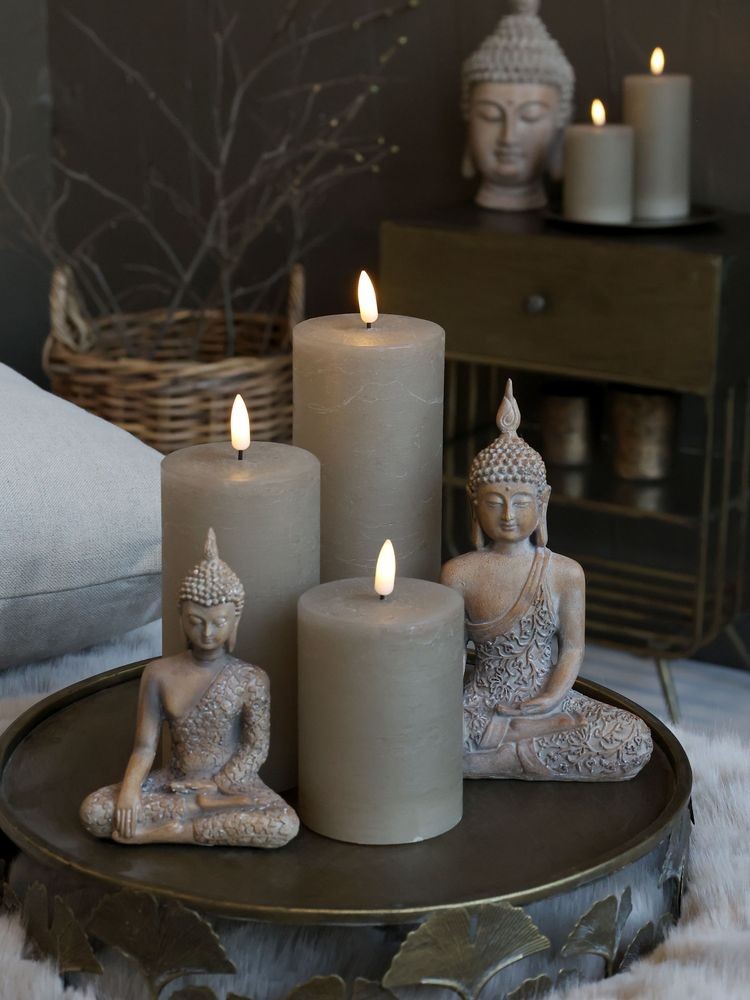 Béžová antik dekorace sedící Buddha - 10*5*13 cm Chic Antique Béžová antik dekorace sedící Buddha - 10*5*13 cm Chic Antique