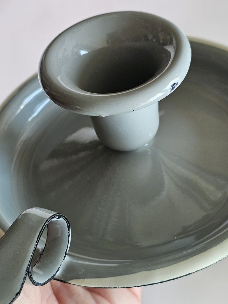 Šedý smaltovaný svícen Grey dot více antik - Ø 13*6cm Münder Email Šedý smaltovaný svícen Grey dot více antik - Ø 13*6cm Münder Email