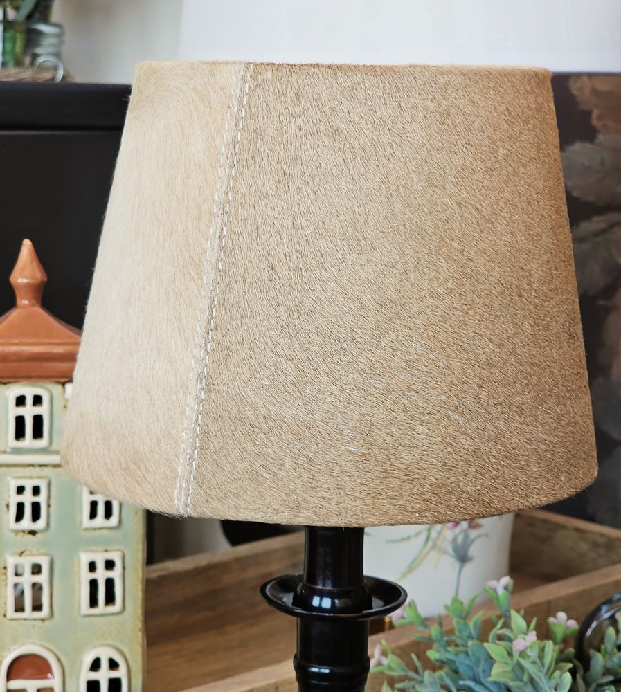 Světle hnědé stínidlo na lampu z hovězí kůže - Ø 20 * Ø 15*15cm Mars & More Světle hnědé stínidlo na lampu z hovězí kůže - Ø 20 * Ø 15*15cm Mars & More