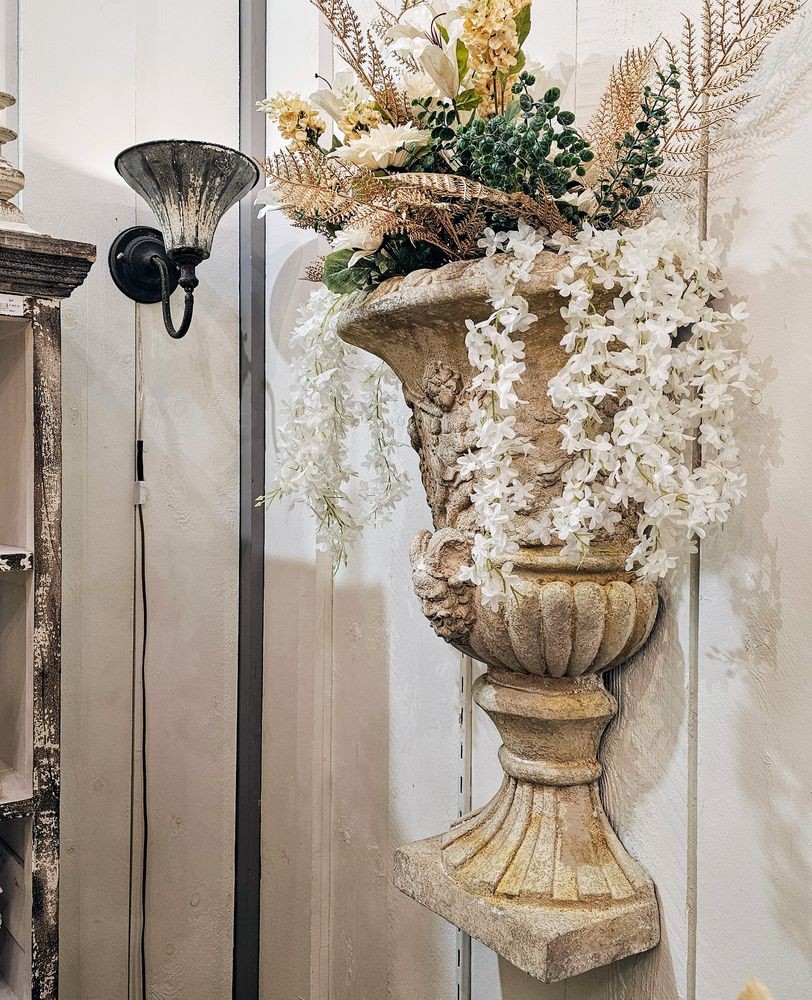Béžový nástěnný květináč s anděly v barokním stylu Baroque - 54*27*76cm Clayre & Eef Béžový nástěnný květináč s anděly v barokním stylu Baroque - 54*27*76cm Clayre & Eef