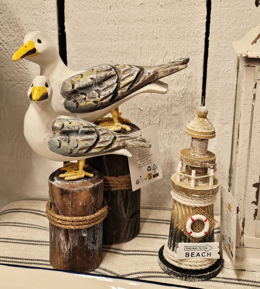 Dřevěná dekorace maják Lighthouse Nautic - Ø 8*19 cm Clayre & Eef Dřevěná dekorace maják Lighthouse Nautic - Ø 8*19 cm Clayre & Eef