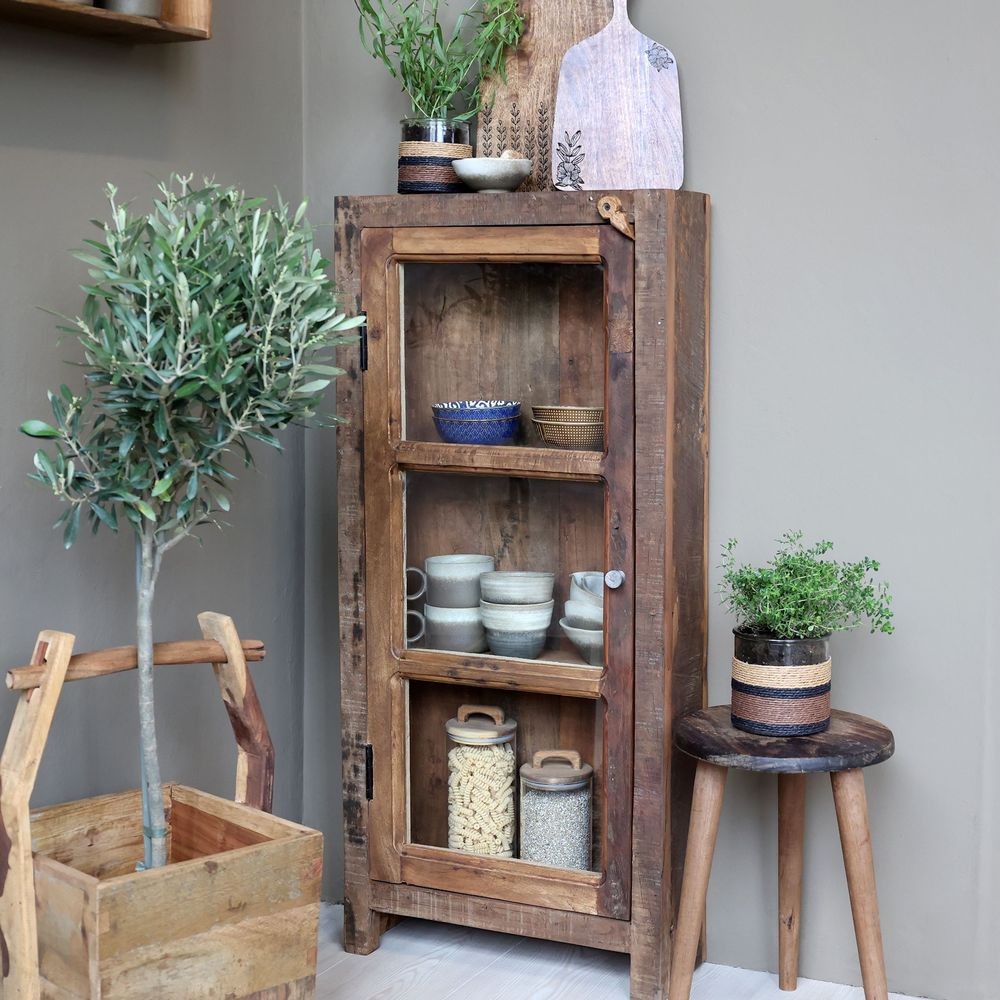 Hnědá antik dřevěná vitrína z recyklovaného dřeva Grimaud - 47*18*105 cm Chic Antique Hnědá antik dřevěná vitrína z recyklovaného dřeva Grimaud - 47*18*105 cm Chic Antique