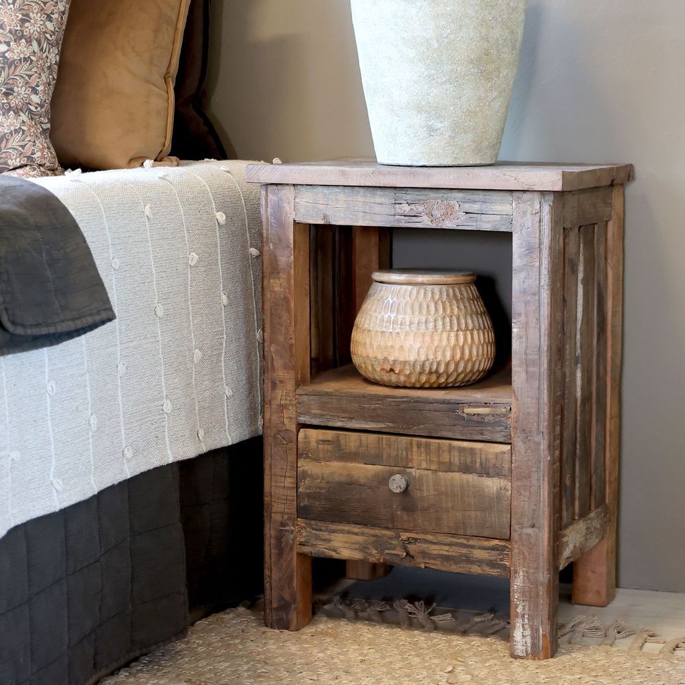 Hnědý antik dřevěný noční stolek Grimaud Unit - 44*37*63cm Chic Antique Hnědý antik dřevěný noční stolek Grimaud Unit - 44*37*63cm Chic Antique