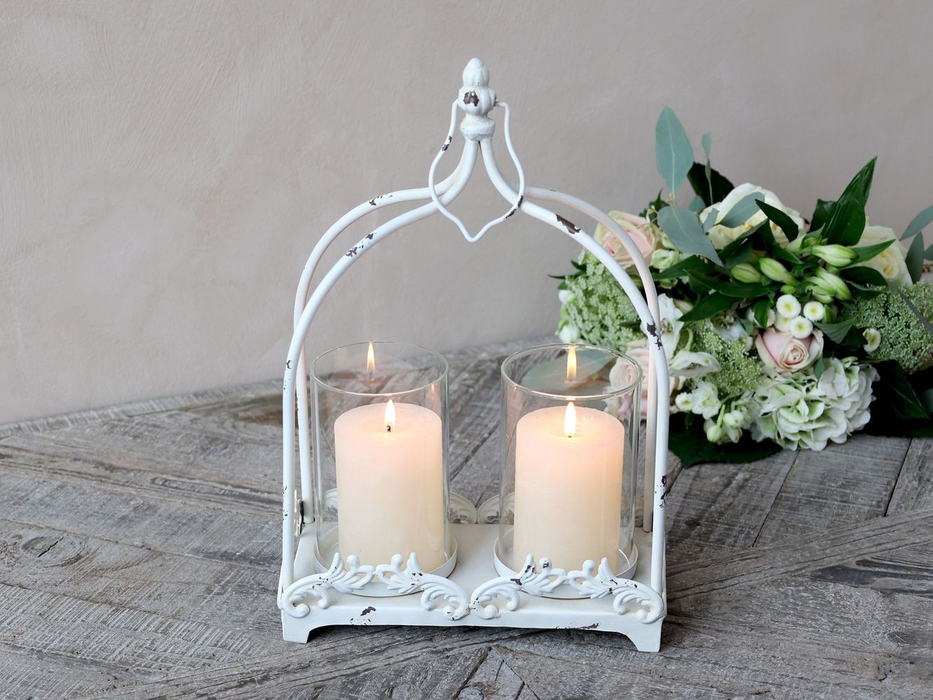 Krémová antik kovová lucerna na 2 svíčky Étienne - 25*12*38 cm Chic Antique Krémová antik kovová lucerna na 2 svíčky Étienne - 25*12*38 cm Chic Antique