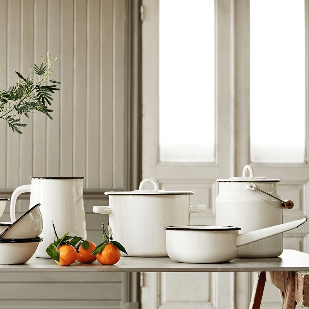 Bílý smaltovaný džbán Emil´s Enamel Offwhite - Ø 14,5*20 cm / 2,5L Strömshaga Bílý smaltovaný džbán Emil´s Enamel Offwhite - Ø 14,5*20 cm / 2,5L Strömshaga