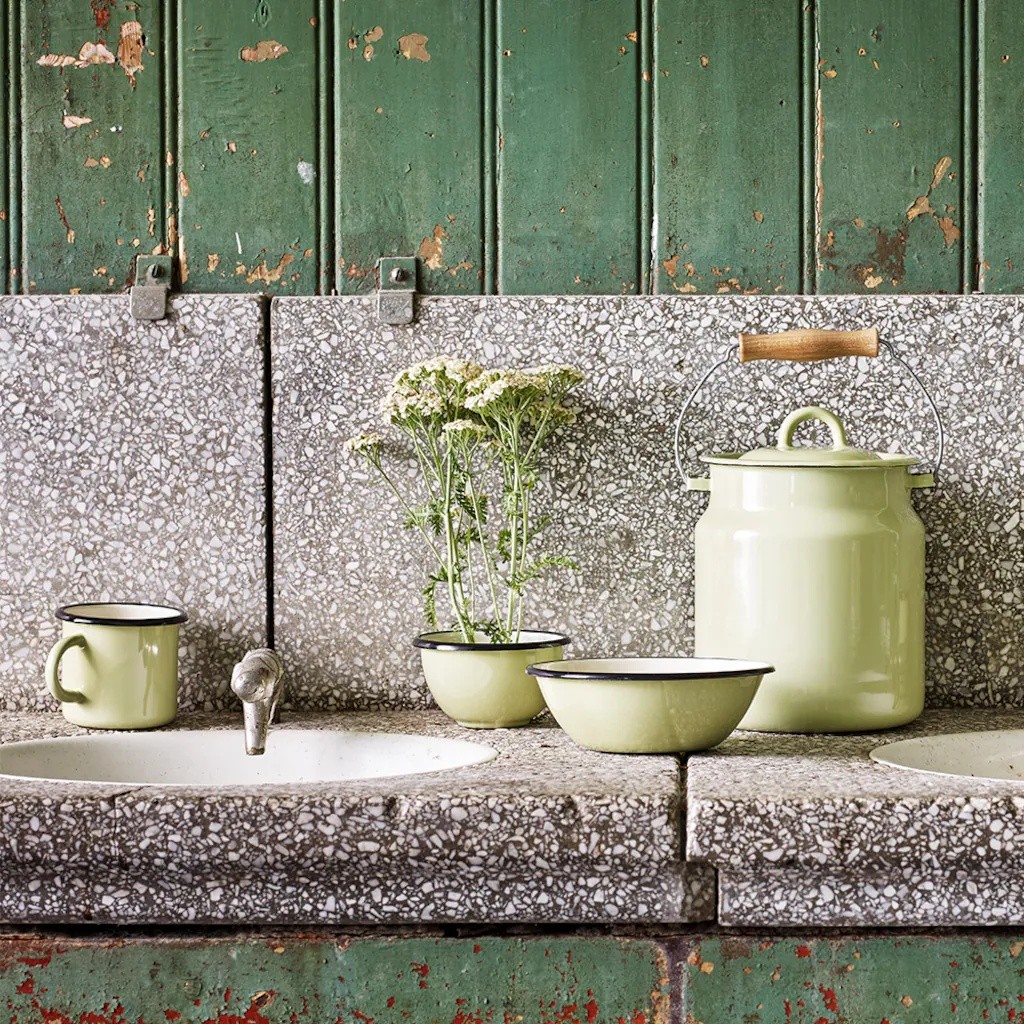 Zelený smaltovaný hrnek Emil´s Enamel Green - Ø 9*8 cm / 0,4L Strömshaga Zelený smaltovaný hrnek Emil´s Enamel Green - Ø 9*8 cm / 0,4L Strömshaga