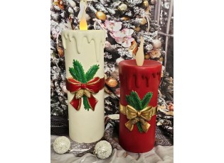 Bílá vánoční svíčka s vínovou mašlí Led Candle - 18*20*56 cm / 3*AA