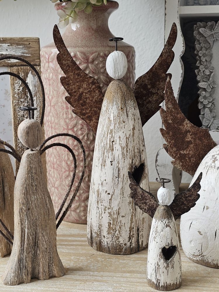 Dekorace dřevěná figurka anděl se srdíčkem Angel Rustic L - 14*5*26 cm Clayre & Eef Dekorace dřevěná figurka anděl se srdíčkem Angel Rustic L - 14*5*26 cm Clayre & Eef