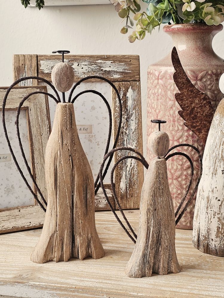 Hnědá dekorace dřevěná figurka anděl Angel Rustic L - 14*4*26 cm Clayre & Eef Hnědá dekorace dřevěná figurka anděl Angel Rustic L - 14*4*26 cm Clayre & Eef