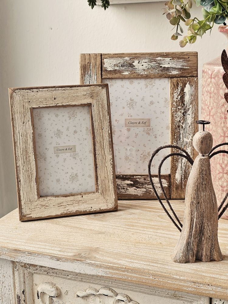 Bílo-hnědý antik dřevěný fotorámeček Rustic - 16*2*21 cm / 10*15 cm Clayre & Eef Bílo-hnědý antik dřevěný fotorámeček Rustic - 16*2*21 cm / 10*15 cm Clayre & Eef