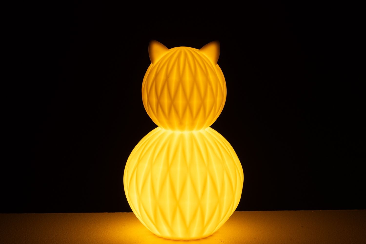 Bílá porcelánová lampa kočka Cat Led - Ø 13*22 cm J-Line by Jolipa Bílá porcelánová lampa kočka Cat Led - Ø 13*22 cm J-Line by Jolipa
