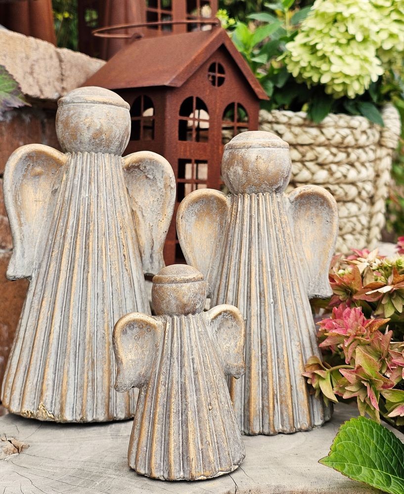Zlatá antik cementová dekorace anděl Angel Gold M - 10*8*16 cm daan kromhout Zlatá antik cementová dekorace anděl Angel Gold M - 10*8*16 cm daan kromhout