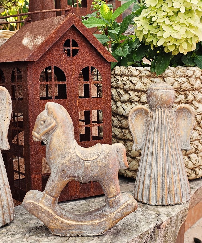 Zlatá antik cementová dekorace houpací koník Horse Gold - 15*6*17 cm daan kromhout Zlatá antik cementová dekorace houpací koník Horse Gold - 15*6*17 cm daan kromhout
