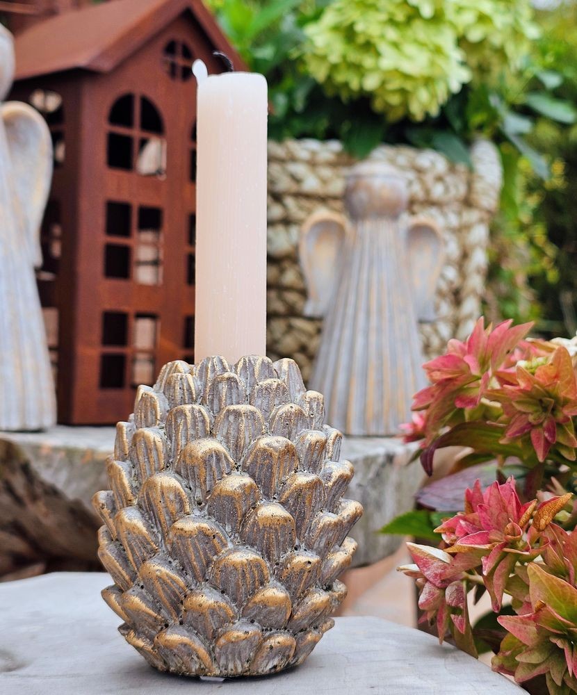Zlatý antik cementový svícen šiška Pinecone Gold - 8*8*9 cm daan kromhout Zlatý antik cementový svícen šiška Pinecone Gold - 8*8*9 cm daan kromhout