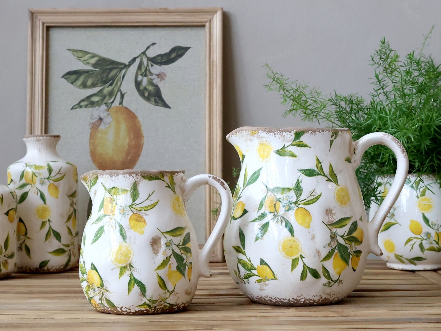 Béžový baňatý keramický džbán s citróny Limone - 16*20cm Chic Antique Béžový baňatý keramický džbán s citróny Limone - 16*20cm Chic Antique