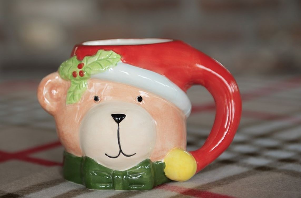 Keramický hrnek medvídek s červenou čepicí - 15*10*11 cm / 500ml Clayre & Eef Keramický hrnek medvídek s červenou čepicí - 15*10*11 cm / 500ml Clayre & Eef