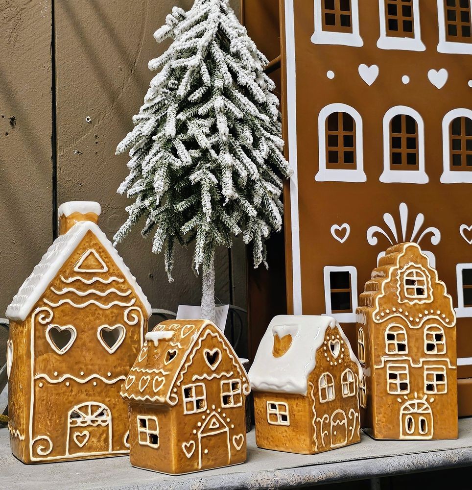 Perníková LED chaloupka Gingerbread Cott - 8*6*11 cm Clayre & Eef Perníková LED chaloupka Gingerbread Cott - 8*6*11 cm Clayre & Eef