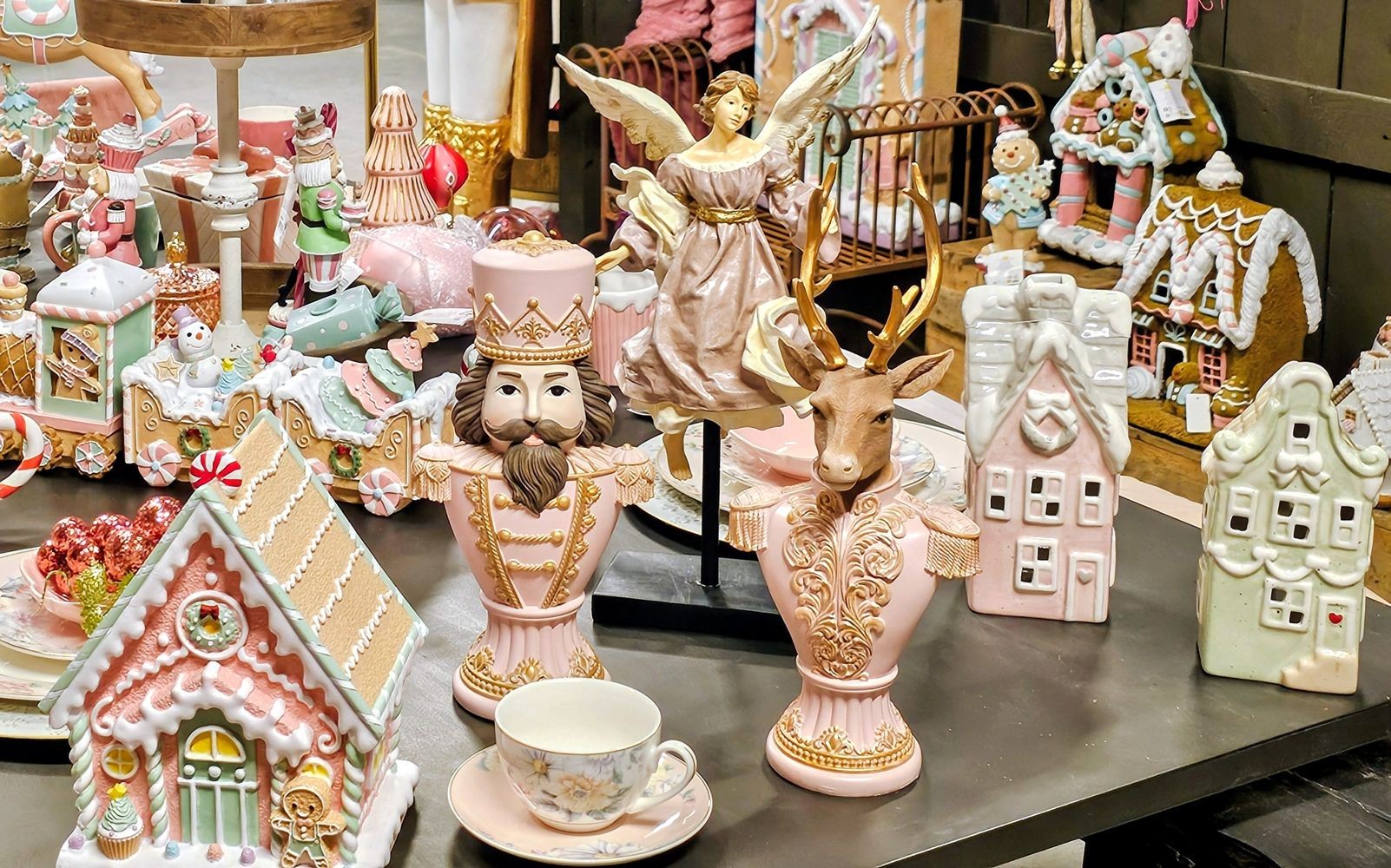Růžovo-hnědá vánoční dekorace busta jelen Deer - 16*14*36 cm Clayre & Eef Růžovo-hnědá vánoční dekorace busta jelen Deer - 16*14*36 cm Clayre & Eef