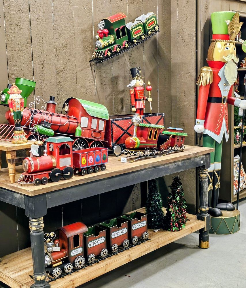 Červená antik kovová dekorace vláček na koleji Christmas Train - 70*15*36 cm Clayre & Eef Červená antik kovová dekorace vláček na koleji Christmas Train - 70*15*36 cm Clayre & Eef