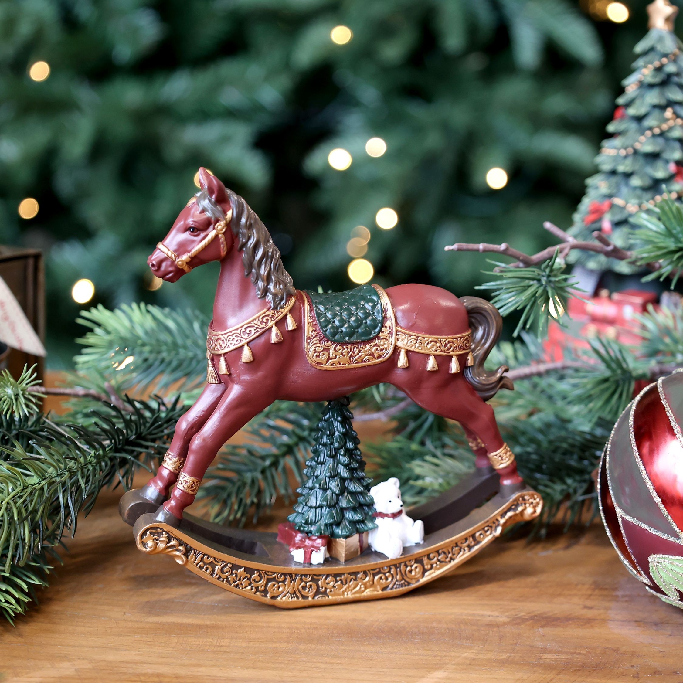 Višňovo-zlatý antik houpací koník Noël - 14*3,5*14 cm Chic Antique Višňovo-zlatý antik houpací koník Noël - 14*3,5*14 cm Chic Antique