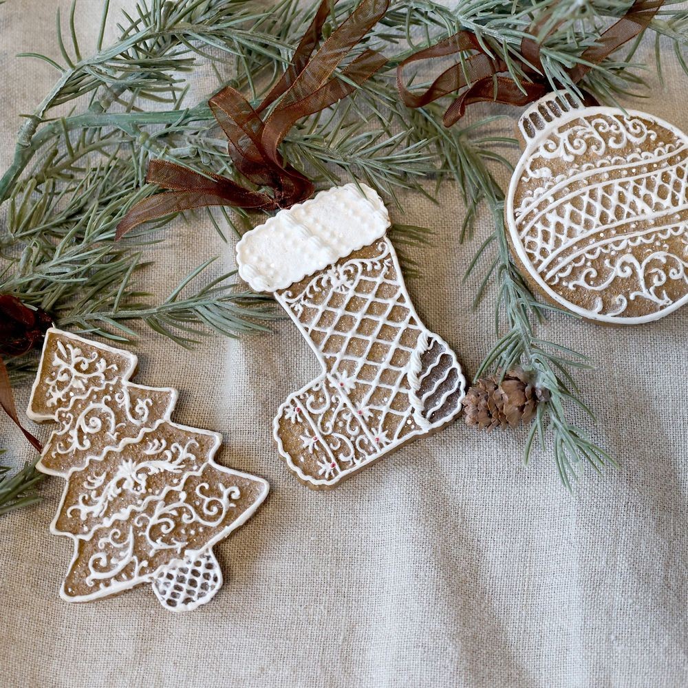 3ks perníková závěsná dekorace Gingerbread Noël - 6*1,5*8cm Chic Antique 3ks perníková závěsná dekorace Gingerbread Noël - 6*1,5*8cm Chic Antique