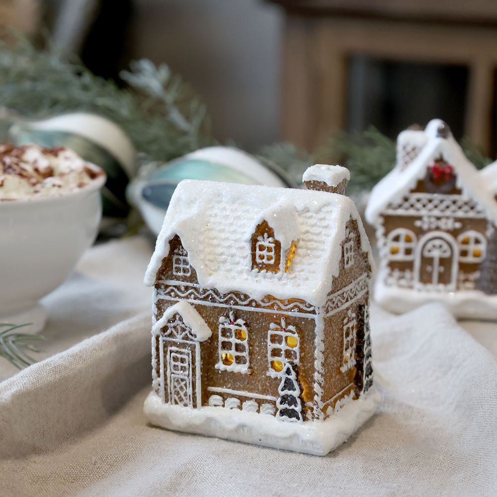 Perníková chaloupka se světýlky Gingerbread Noël LED - 8*6*10 cm Chic Antique Perníková chaloupka se světýlky Gingerbread Noël LED - 8*6*10 cm Chic Antique