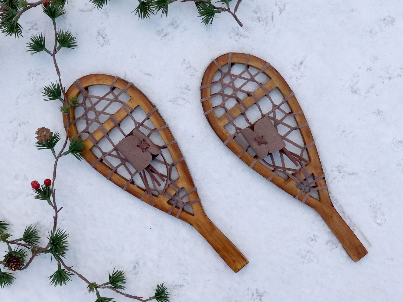 Hnědá antik dekorace sněžnice Snowshoes Vintage - 23*3*36 cm Chic Antique Hnědá antik dekorace sněžnice Snowshoes Vintage - 23*3*36 cm Chic Antique
