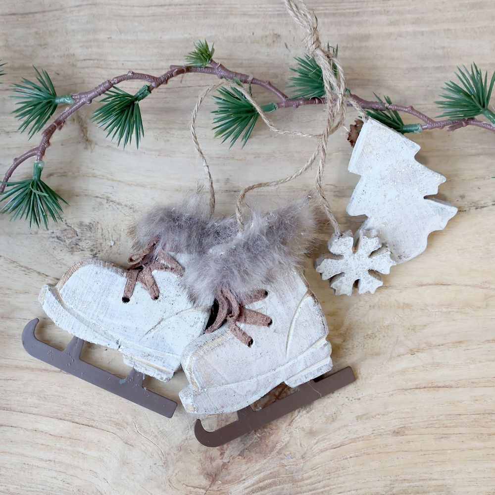 Krémová antik vánoční ozdoba brusle Vintage - 9*2*10 cm Chic Antique Krémová antik vánoční ozdoba brusle Vintage - 9*2*10 cm Chic Antique